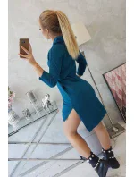 Šaty s dlhším chrbtom a farebnou potlačou marine