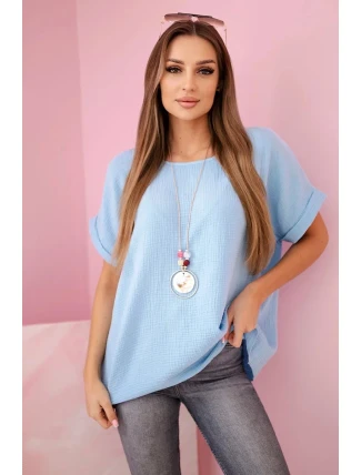 Mušelínová blúzka s náhrdelníkom modrá