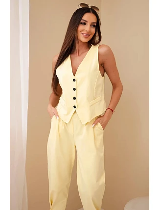 Dámsky elegantný set s vestou a nohavicami na gombíky žltej farby