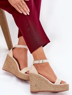 Model topánok na klinoch 209913 Krok v štýle