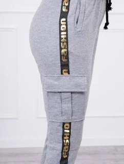 Šedé nákladné nohavice