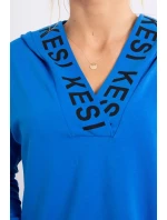 Nevädze modré šaty s kapucňou a potlačou