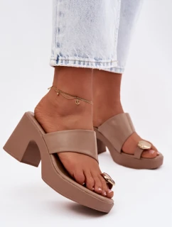 Žabky na podpätku model 225377 Krok vo veľkom štýle