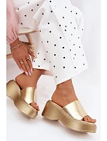 Dámské sandály na platformě zlaté Virelia