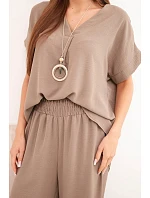 Súprava s náhrdelníkom blúzka + nohavice fango Súprava s náhrdelníkom blúzka + nohavice fango