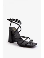 Sandále na podpätku model 193936 Vykročte štýlovo