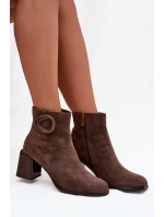 Zamszowe Botki Na Słupku Ocieplane Z Ozdobnym Detalem Artiker 57C0017 Brązowe