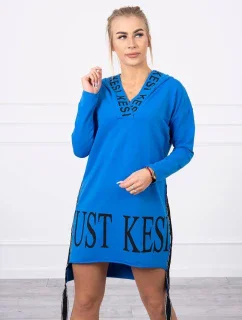 Nevädze modré šaty s kapucňou a potlačou