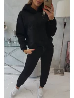 Zateplená súprava s mikinou viazanou v spodnej časti čiernej farby Zateplená súprava s mikinou viazanou v spodnej časti čiernej farby