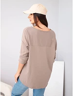 Dámska bavlnená oversized blúzka s výstrihom do V a predĺženým zadným dielom, farba fango Dámska bavlnená oversized blúzka s výstrihom do V a predĺženým zadným dielom, farba fango