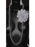 Trendy necklace with flower