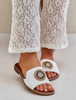 Skórzane Klapki Z Ozdobą Na Płaskim Obcasie Lewski 3047/O Białe
