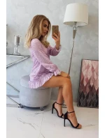 Šaty s ozdobnými volánikmi fialovej