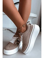 Dámske tenisky na pevnej platforme s aplikáciou z umelého semišu Beige Averin Dámske tenisky na pevnej platforme s aplikáciou z umelého semišu Beige Averin