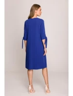 S393 Šaty áčkového strihu so zaväzovacími rukávmi - kráľovská modrá