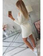 Šaty s 3D grafikou a zdobenými volánikmi vo farbe ecru