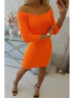 Pruhované vypasované šaty v oranžovej farbe