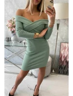 Priliehavé šaty s výstrihom do V tmavo mätovej farby