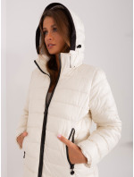 Svetlá béžová zimná bunda s prešívaním