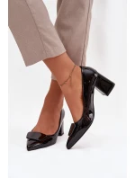 Lakované lodičky na podpatku s ozdobou Černé Isoline
