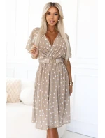 604-3 Zmyselné biele hrachové šaty s obálkovým výstrihom a ozdobným opaskom - béžové