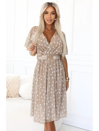 604-3 Zmyselné biele hrachové šaty s obálkovým výstrihom a ozdobným opaskom - béžové