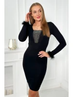 Pletené šaty s kožušinou na manžetách čiernej