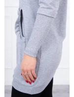 Šaty s ozdobnými volánikmi a kapucňou šedej farby