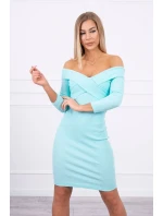 Priliehavé šaty s véčkovým výstrihom mint