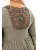 Plus veľkosť dámske viskózové šaty s azúrovou výzdobou Khaki