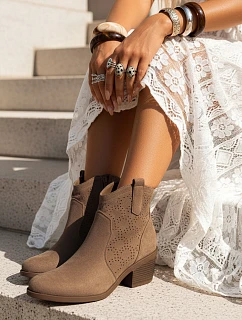 Dámske čižmy s ažurovým zvrškom na nízkom podpätku béžové FashionStreet ZY1429