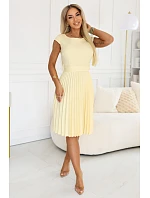 311-21 LILA Klasické plisované šaty s krátkymi rukávmi a opaskom - maslovo žlté