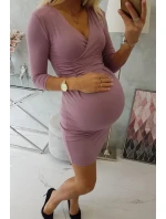 Priliehavé šaty s prestrihom pod prsiami tmavo ružové