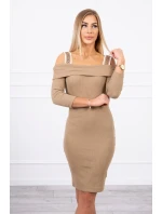 Ťavie šaty so širokými ramienkami