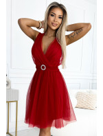 Dámske tylové šaty s výstrihom a ozdobnou sponou Numoco OLGA - červené