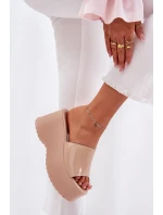 Lakierowane Klapki Damskie Na Platformie I Koturnie Beżowe Nellevia