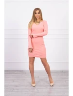 Šaty so zlatou retiazkou marhuľová