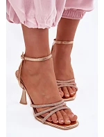 Sandále na podpätku model 226508 Vykročte štýlovo