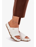 Dámske papuče na platforme s cvočkami Big Star - biele