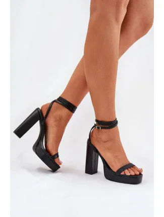 Sandále na podpätku model 212822 Krok vo veľkom štýle