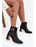 Dámské kotníkové boty na podpatku s páskem a zlatým detailem Černé Galinne