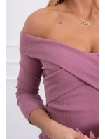 Priliehavé šaty s výstrihom do V tmavo ružové