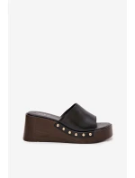 Dámské nazouváky na platformě se zlatými nýty Černé Arionne