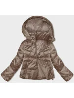 Dámska krátka bunda karamelovej farby s odnímateľnou kapucňou S'West (B8228-101) Dámska krátka bunda karamelovej farby s odnímateľnou kapucňou S'West (B8228-101)