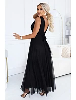 687-1 Elegantné maxi šaty s výstrihom do V a odhalenými chrbtom – čierne