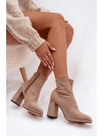 Dámské kotníkové boty z eko semiše na podpatku béžové Karvella