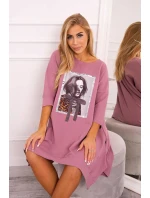 Šaty s potlačou a rozšírenou spodnou časťou tmavo ružové