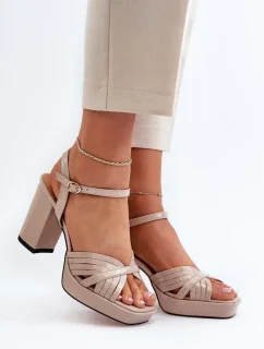 Sandále na podpätku model 195544 Krok vo veľkom štýle