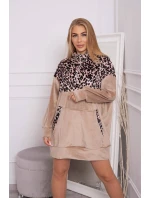 Velúrové šaty s leopardím potlačou v béžovej farbe Velúrové šaty s leopardím potlačou v béžovej farbe