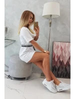 Šaty s ozdobným pásikom biele